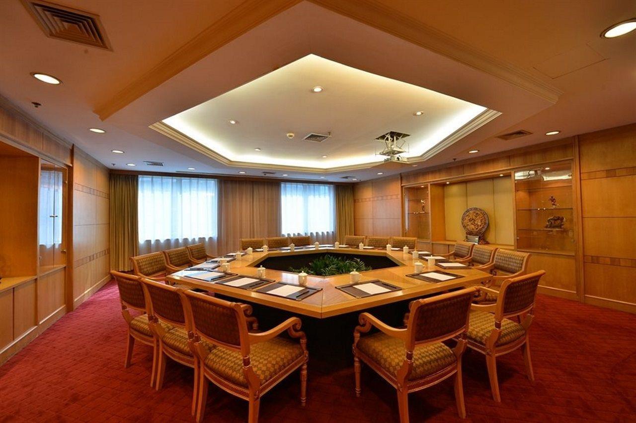 Luxemon Pudong Hotel 4*
