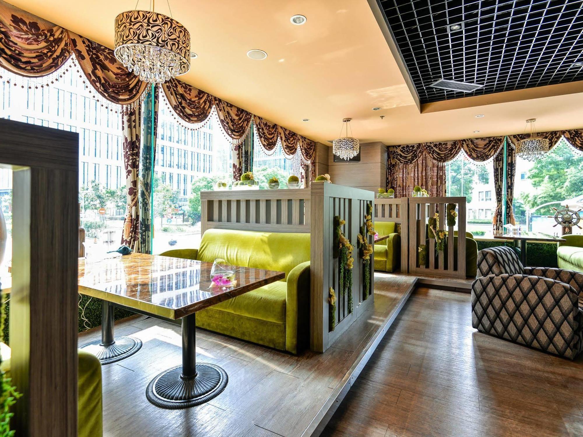 Luxemon Pudong Hotel 4*