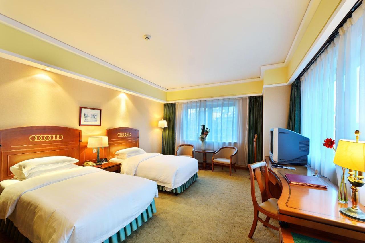 Hotel Luxemon Pudong 4*